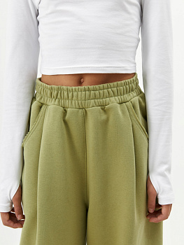 Лонгслив укороченный молочный с разрезом под палец (140)